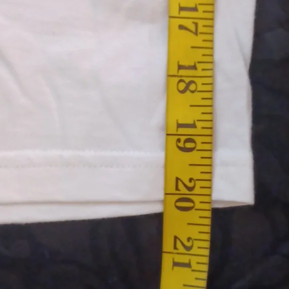 Hot topic EMILY THE STRANGE BAT WINGS WHITE SHORT-SLEEVED TSHIRT 2XL - Picture 3 of 6